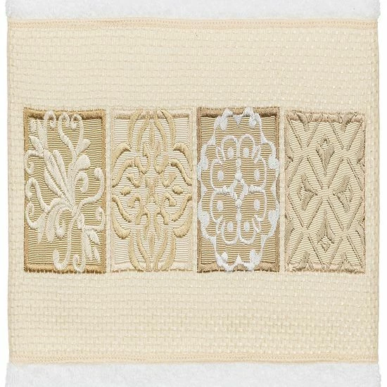 Linum Home Textiles Turkish Cotton Vivian 3-piece Embellished Bath Towel Set White 2 Linum Home Textiles Turkish Cotton Vivian 3-piece Embellished Bath Towel Set White - Image 2