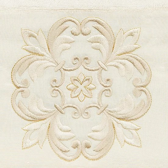 Linum Home Textiles Turkish Cotton Alyssa 3-piece Embellished Bath Towel Set White 2 Linum Home Textiles Turkish Cotton Alyssa 3-piece Embellished Bath Towel Set White - Image 2