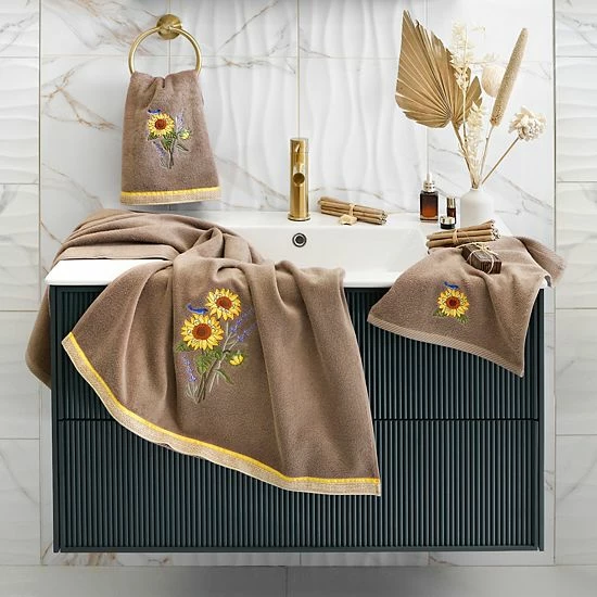 Linum Home Textiles Turkish Cotton Girasol 4-piece Embellished Towel Set Blush 3 Linum Home Textiles Turkish Cotton Girasol 4-piece Embellished Towel Set Blush - Image 3